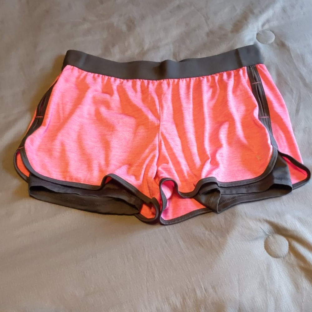Danskin Now fitted running shorts